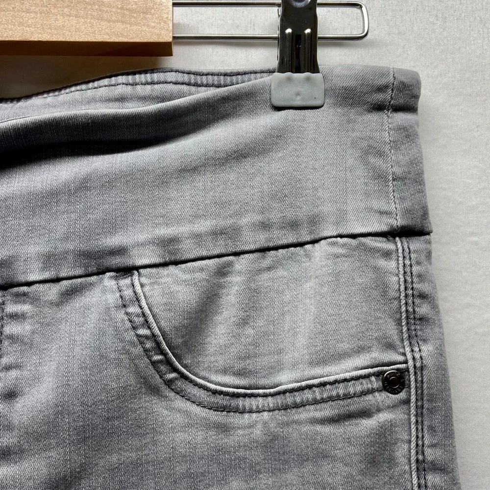 Rock & Republic Jeans Women's 12 Grey Denim Rx Fever Pull On Skinny Distressed‎